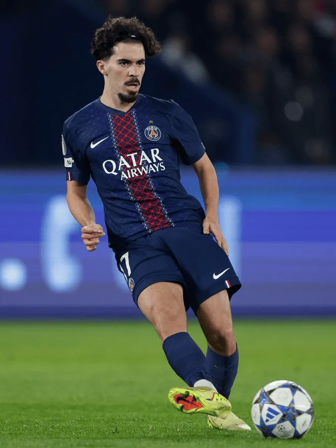 中场枢纽！维蒂尼亚是本赛季欧冠传球、触球最多的球员